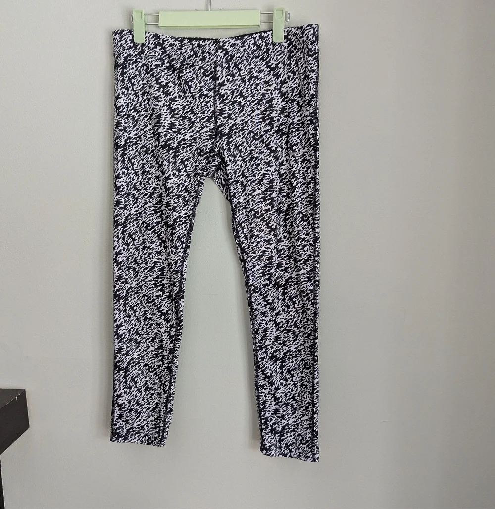 Nike Dri Fit Womens Small Pronto Essential Crop Running Leggings Black White 196